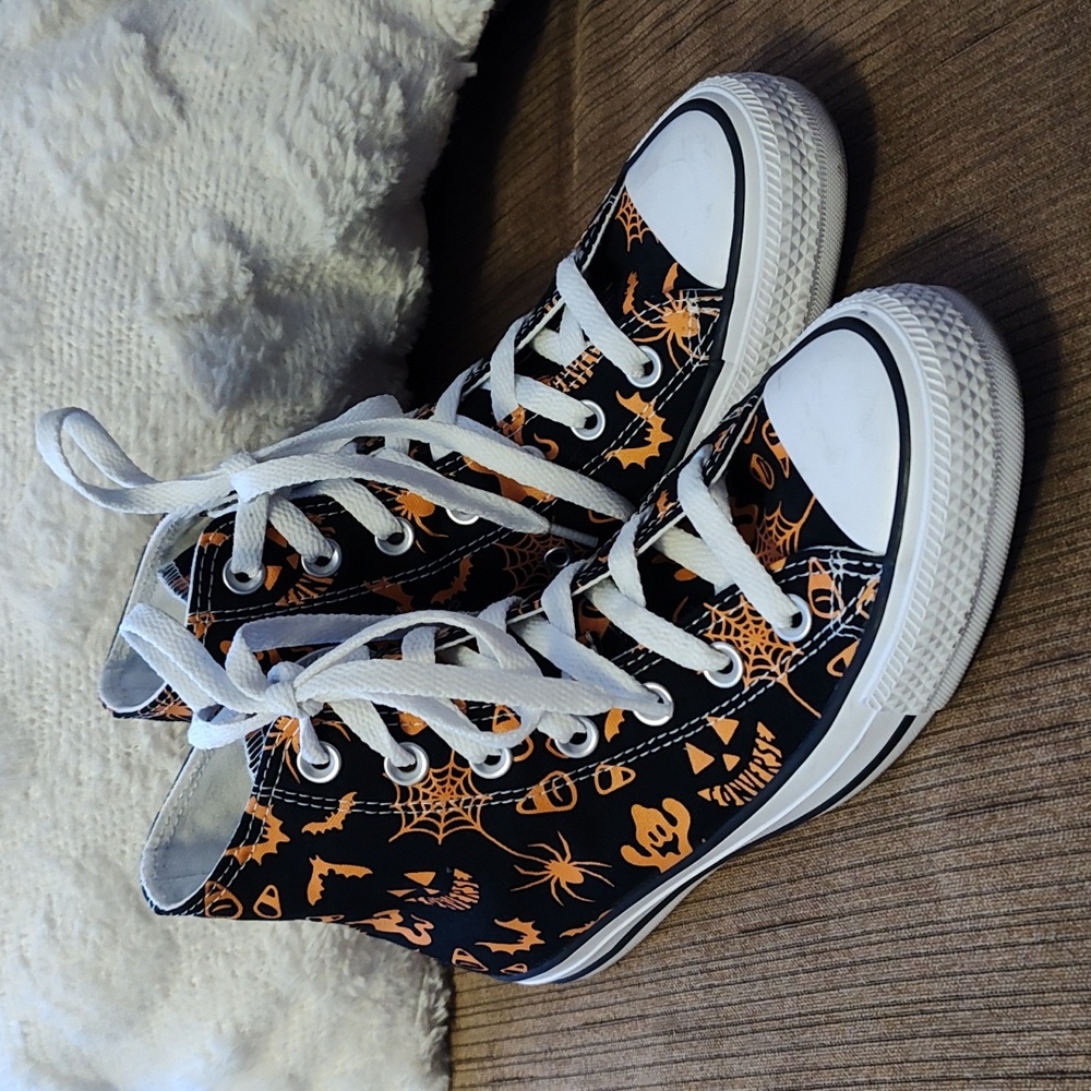 Converse Rare Halloween/White/Black women's size 5.5 boys size 3.5